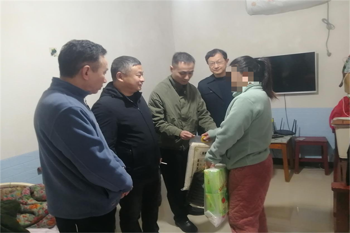 联合湖南开旗律师事务所党支部慰问困难社区矫正、安置帮教对象