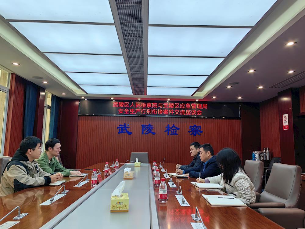 63b0666d715a48538ee440c3be121cf8