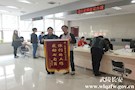 “你们的工作 感动七旬翁”