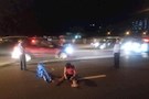 男子交通事故跌坐街头 武陵公安民警热心救援