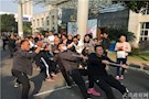 武陵区委政法委在机关大院 干部职工文体活动中取得佳绩